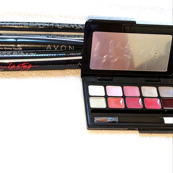 Avon bundle of eye liners, lip gloss and make-up palette - Picture 1 of 3